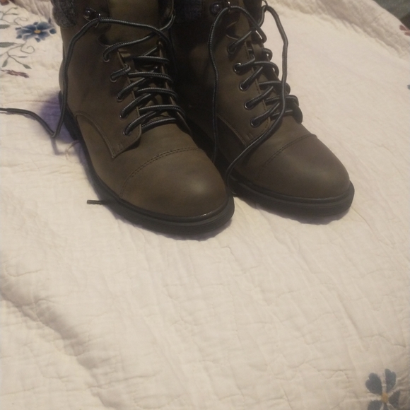 dark green combat style boots, size 9.5, MIA brand - Picture 7 of 9